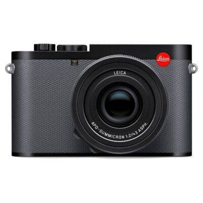 Leica Q3, kompaktný digitálny fotoaparát s vysokým rozlíšením a elegantným dizajnom, vybavený pevným objektívom a pokročilými funkciami pre profesionálnych fotografov.